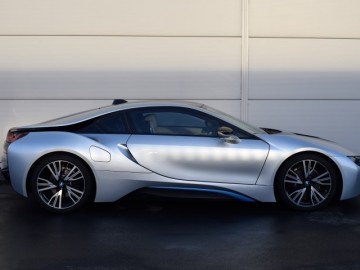 Wayne Rooney sprzedaje swoje BMW i8